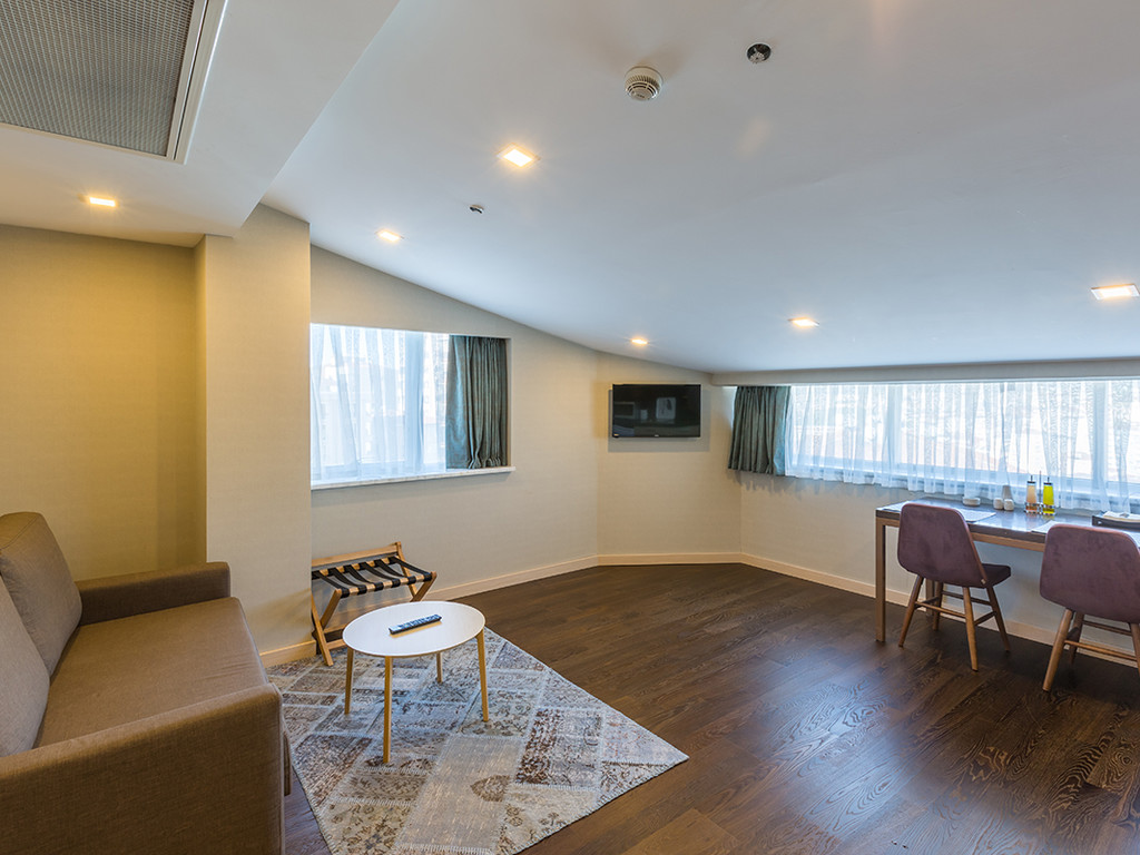Deluxe Suite Room Monapart Hotel (13)