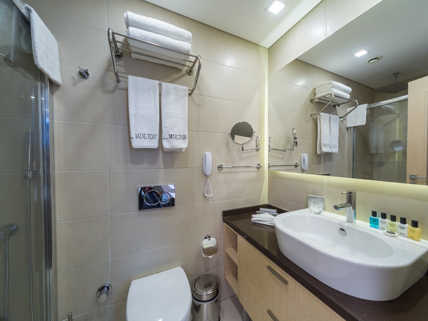 Deluxe Suite Room Monapart Hotel (17)